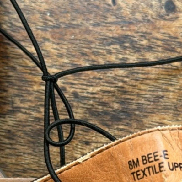 Esprit beaded flip flops size 8 - Picture 3 of 5